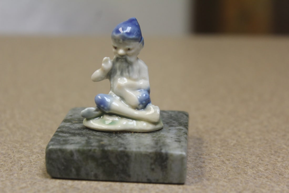 small ceramic oriental man on stand: 2 1/2" tall