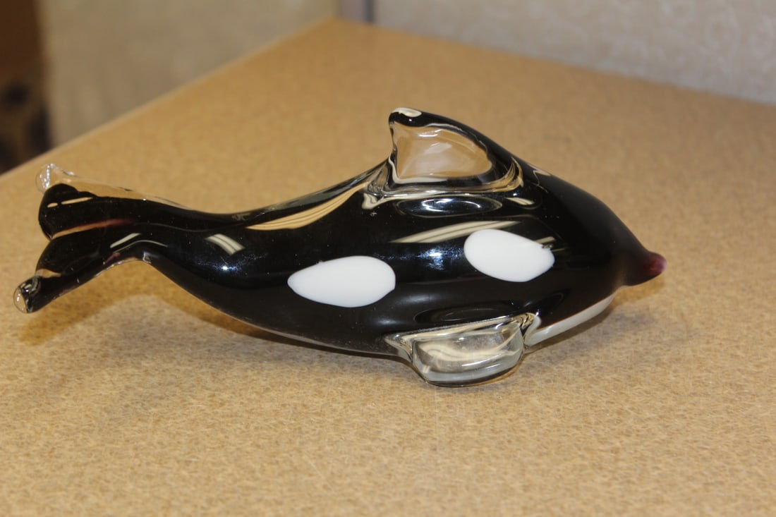 Artglass Dolphin: 6 1/2" wide