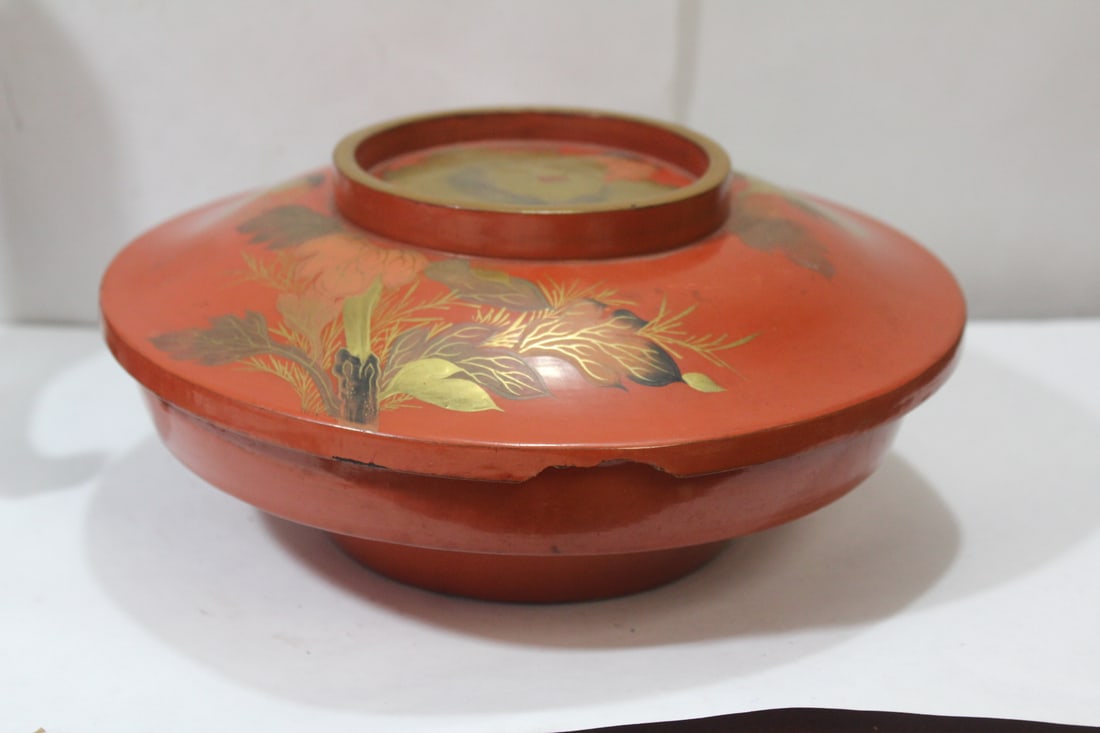A Japanese Lacquer Box: please note: chip as shown - 10" in diameter