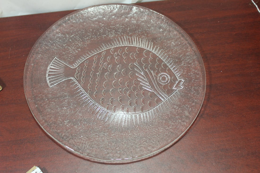 A Glass Fish Plate: 12" in diameter