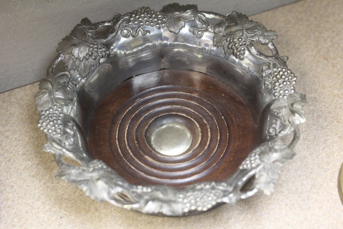 English Bowl: most likely English - exceptionally detailed - 7 1/8" in diameter - 19th century