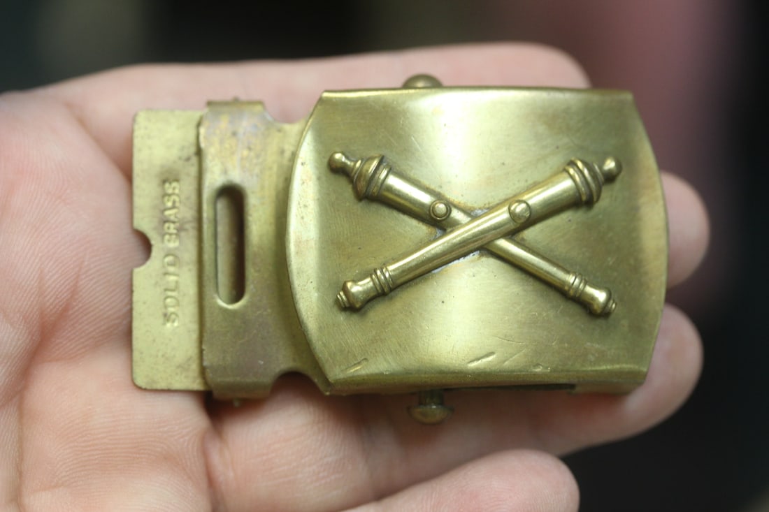 Vintage Military Belt Buckle: as shown