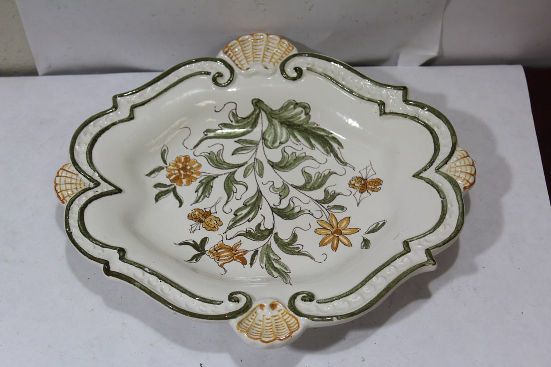 A Decorative Ceramic Plate: 10 1/8" in diameter