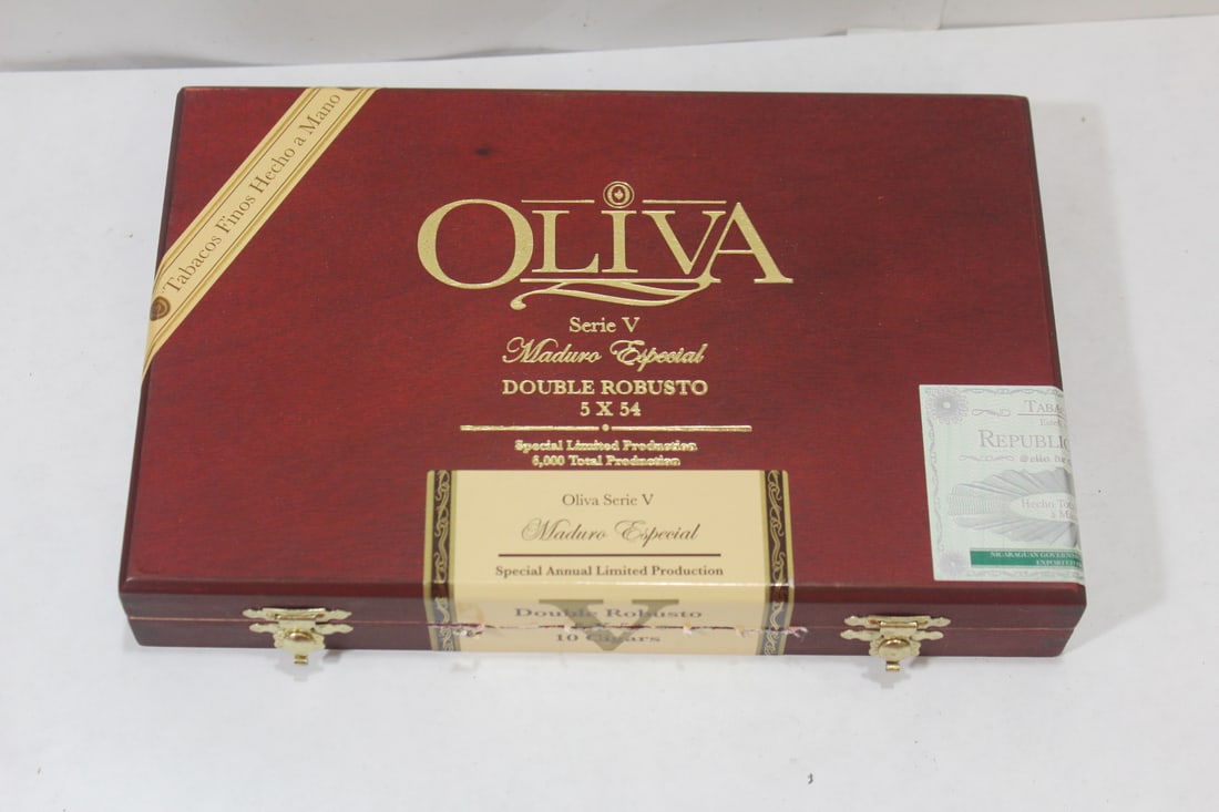An Olivia Serie V. Empty Cigar Box: as shown