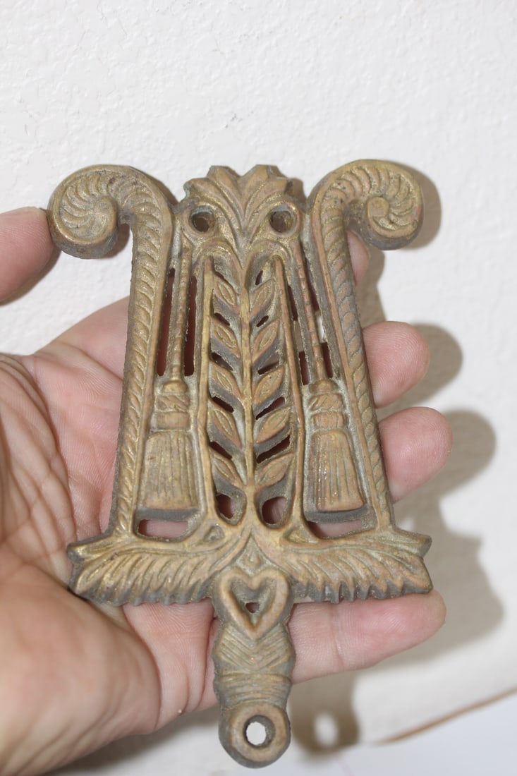 Vintage Wilton Brass Trivet: 5 1/4" across