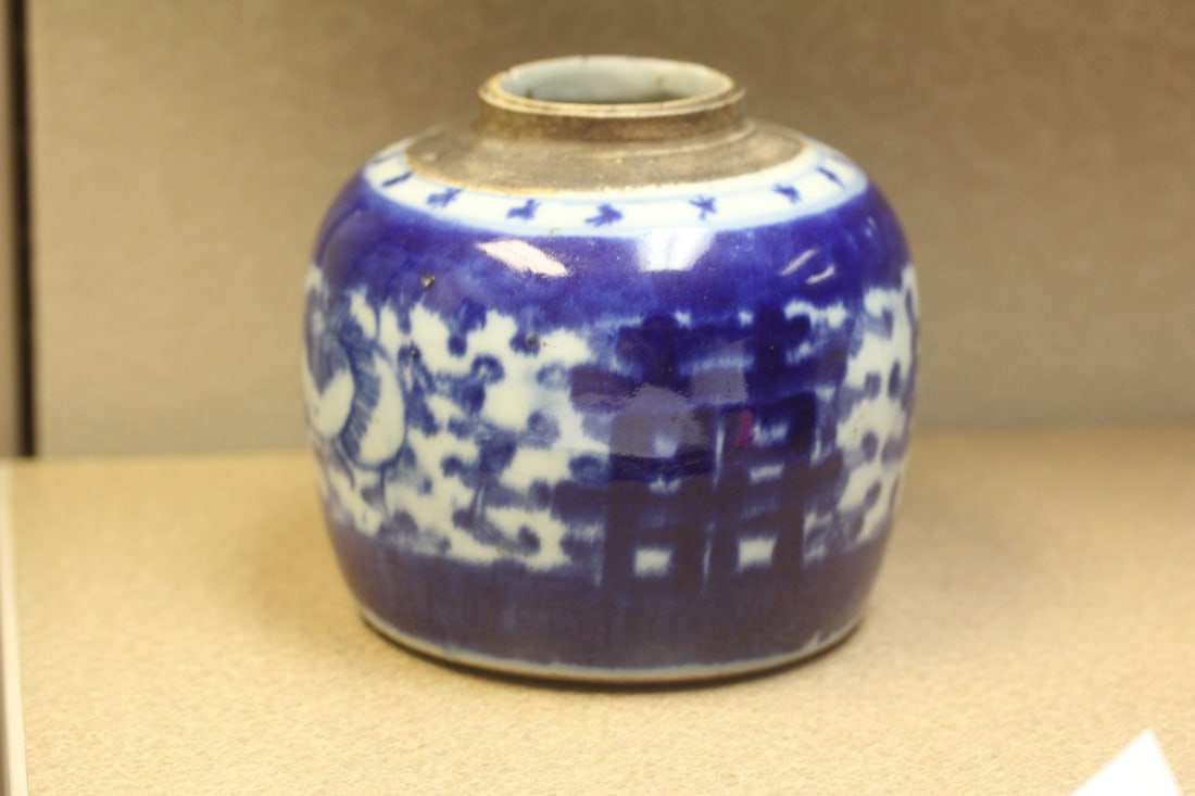 Chinese Flow Blue Ginger Jar: 19th century - please note= no lid, chip, hairline as shown - 5 inches tall