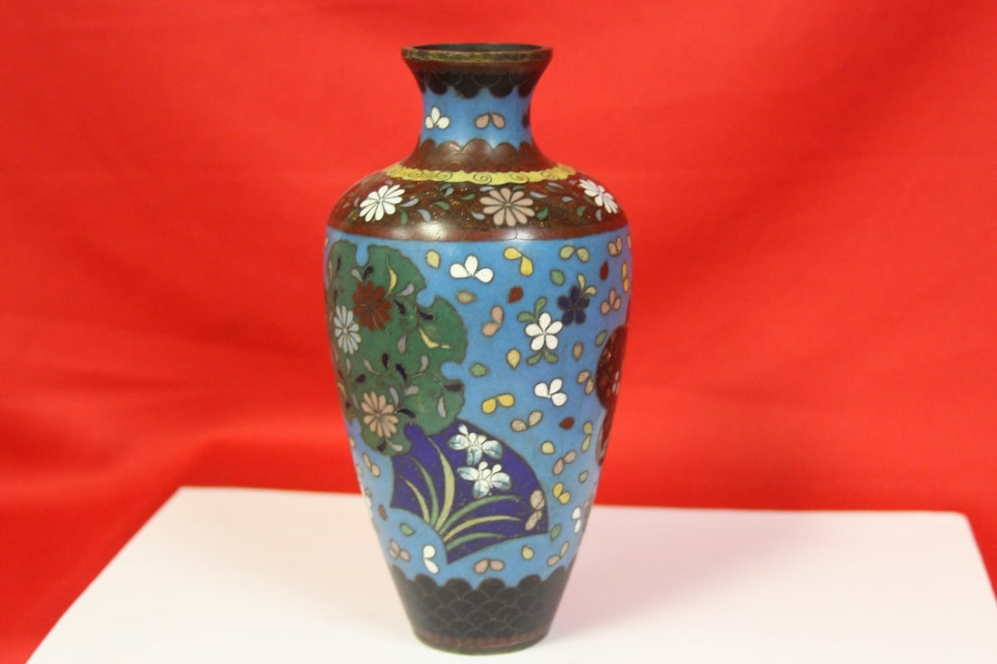 A Japanese Cloisonne Vase: 6 1/4" tall