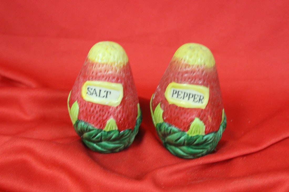 Set of 2 Salt and Pepper Shakers: 3 1/4" tall