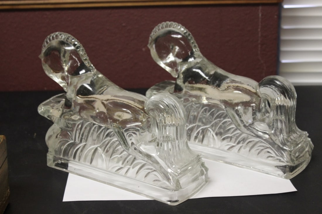 Set of Two Clear Glass Horses: Please note: minor chips - 9" long