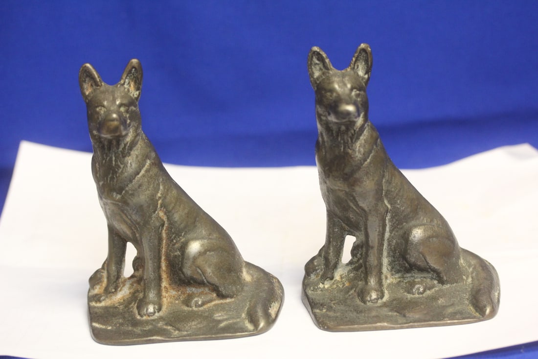 Pair of Cast Iron German Shepards (1 of 5)