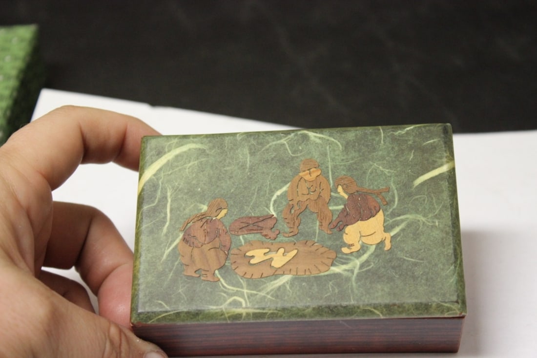 A Resin Box: 4 1/4" x 2 3/4" x 1 1/2"