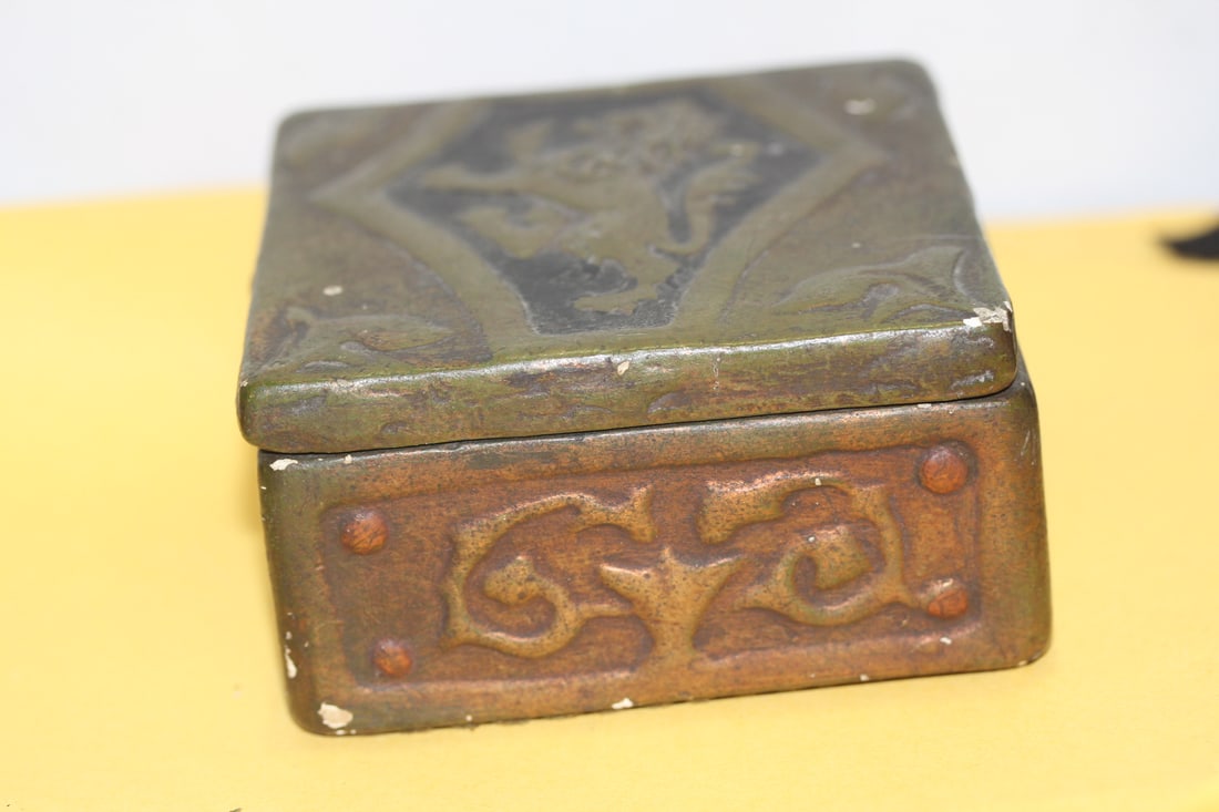 An Old Ceramic Box - 7