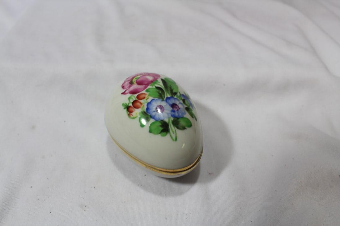 A Herend Ceramic Egg Form Trinket Box (1 of 4)