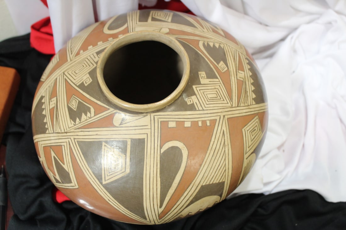 A Mata Ortiz or Native American Pottery Vase: approximately 10 inches in diameter