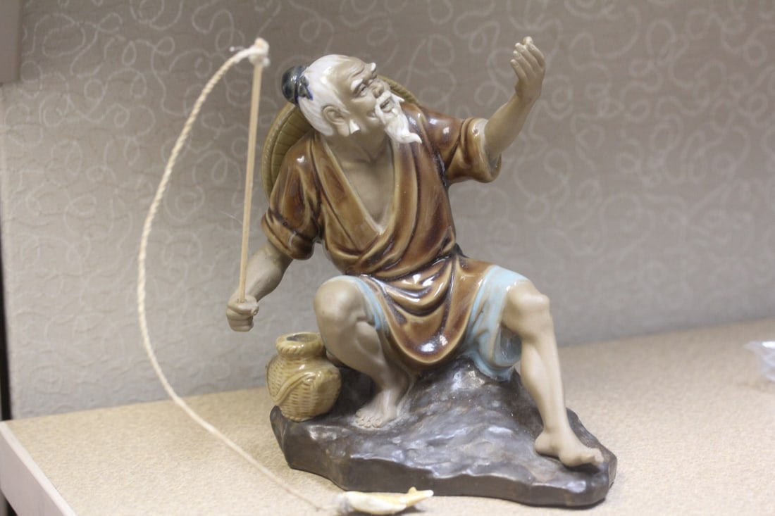 Chinese mudman, fisherman: please note; chip on the tail, hair as shown , 7" tall
