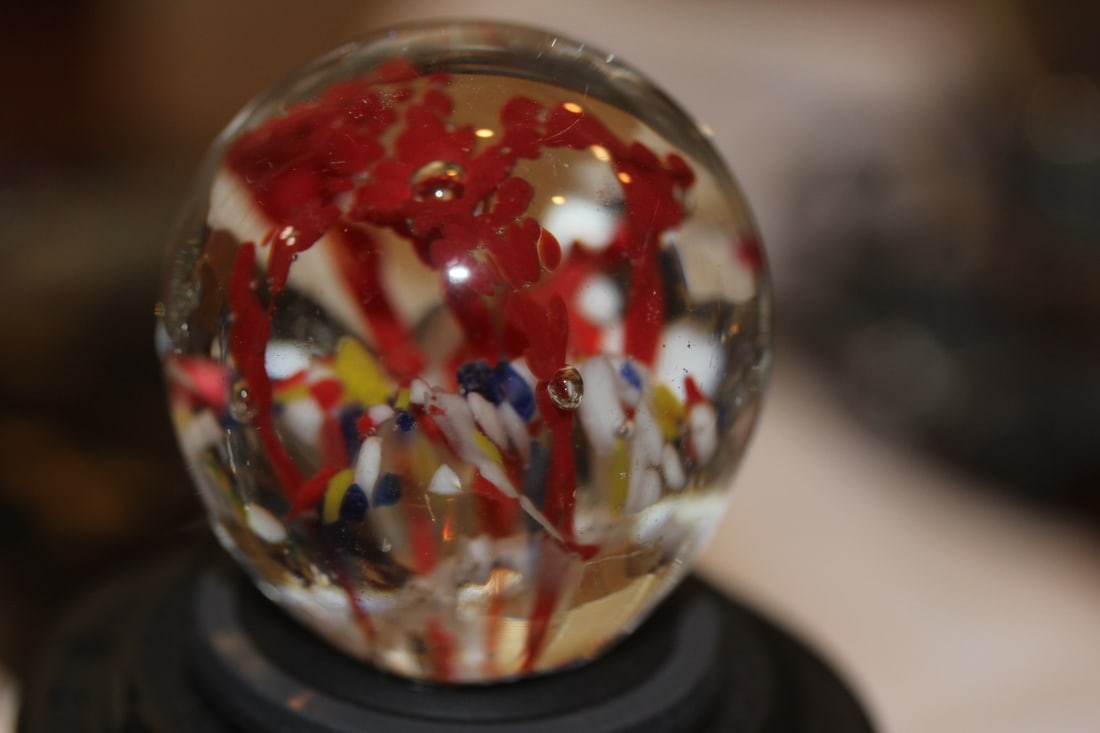 Small Art Glass Paperweight: 1 3/4" tall
