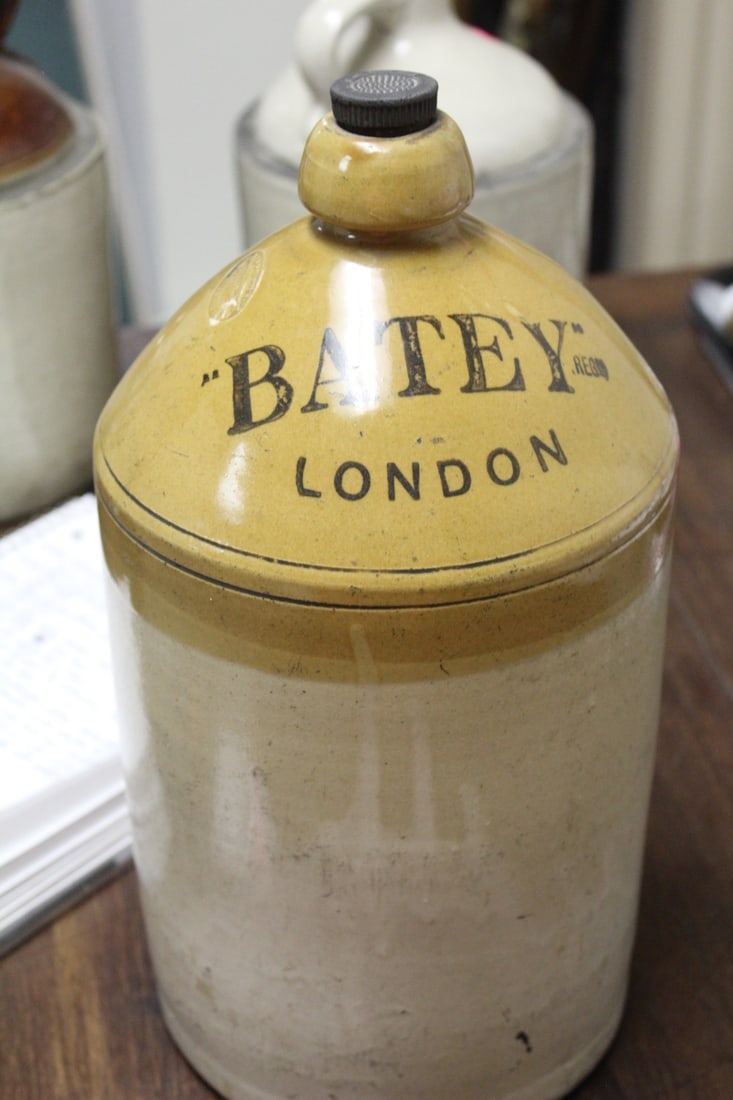 A "Batey", London Stone Crock: 19th century - approximately 12" tall