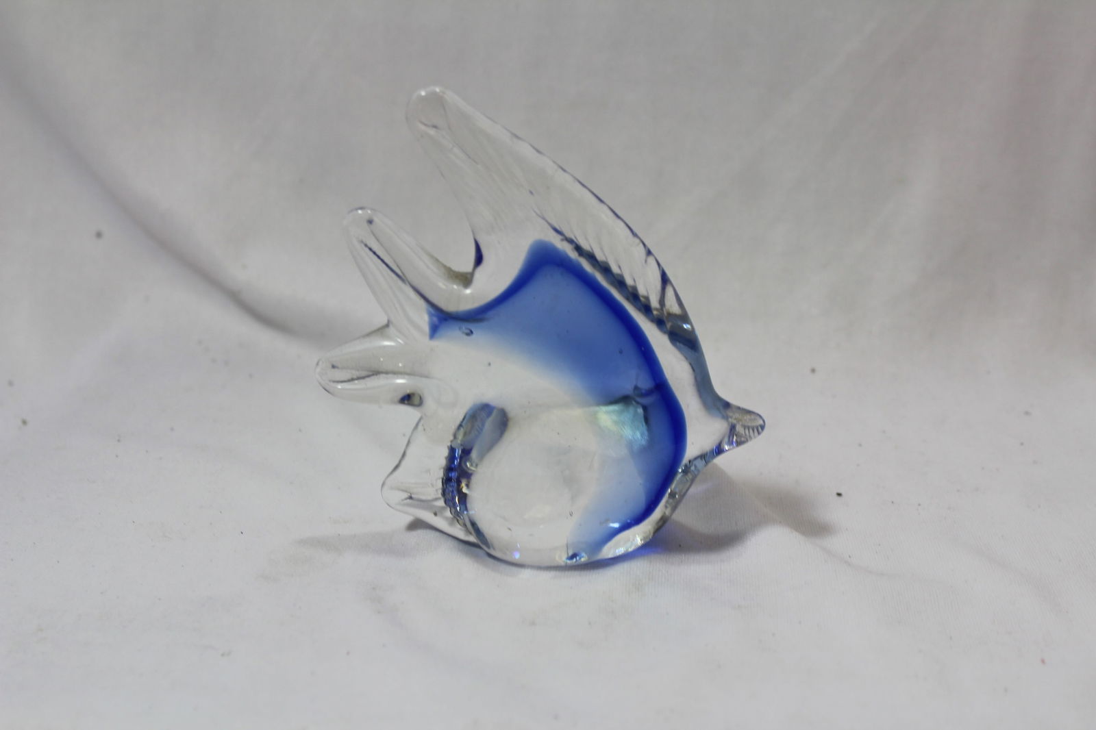 An Artglass Angelfish: 4" tall