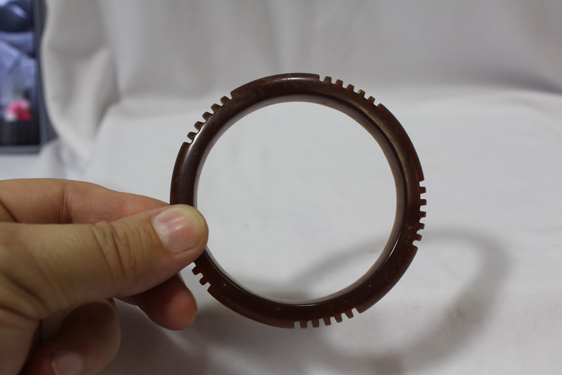 A Bakelite Bangle Bracelet - 4