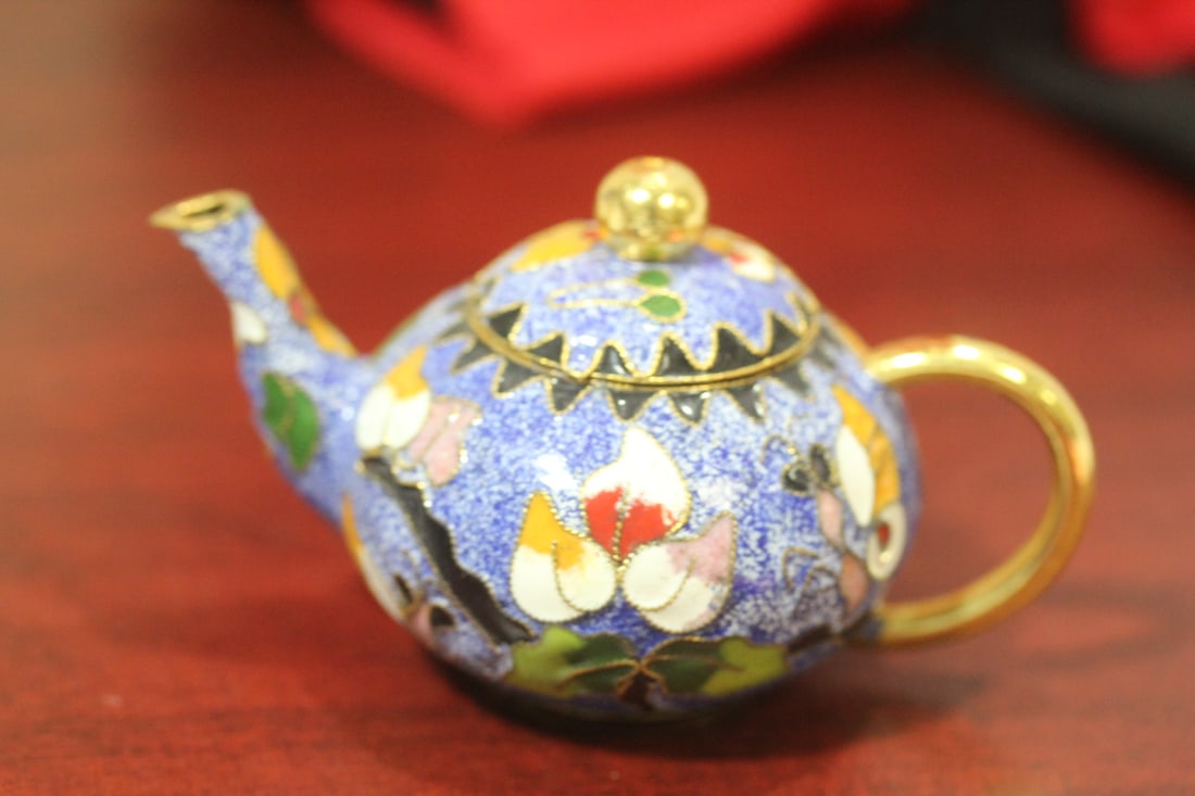 A Vintage Chinese Small Cloisonne Teapot: 3 5/8" across