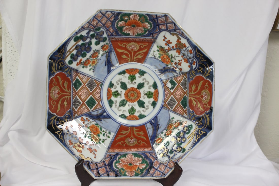 An Imari Platter: 19th century - unusual shape - 12 1/4" in diameter