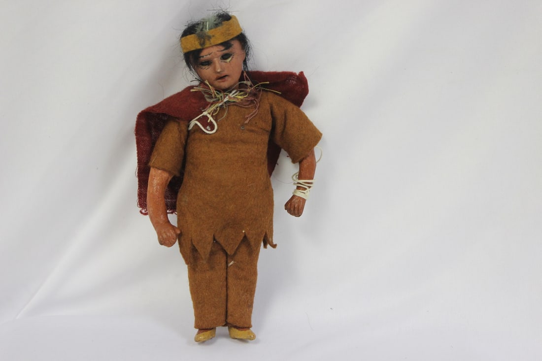 A Vintage Native American Jointed Doll: 7 3/4" tall