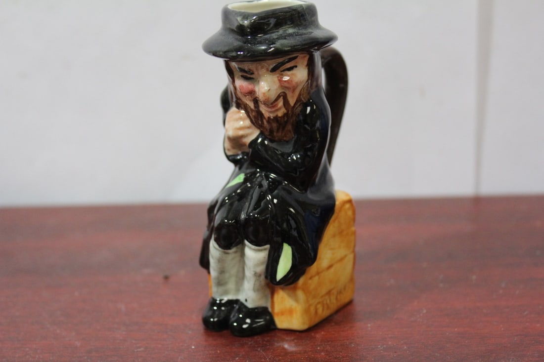 An Artone Small Porcelain Mug (1 of 7)