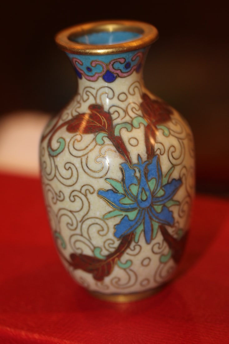 Small Chinese Cloisonne Vase: 3 1/4" tall