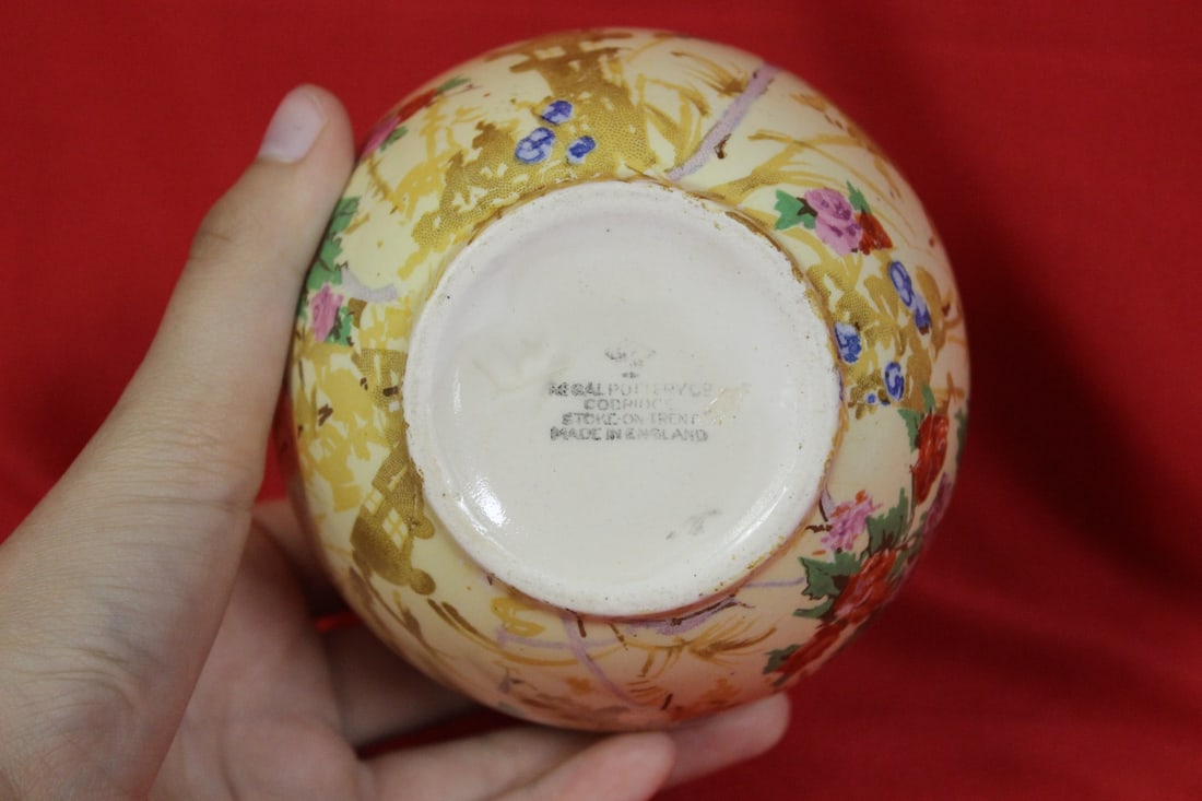 A Chintz Small Container - 2