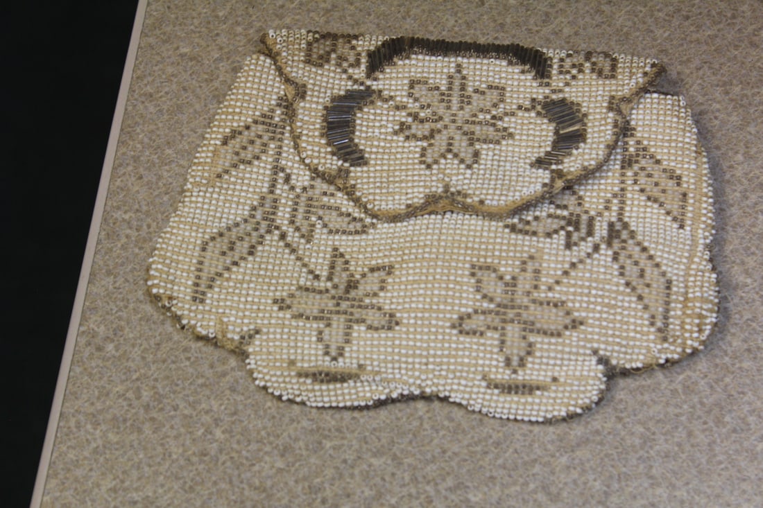 Vintage Beaded Purse (1 of 4)