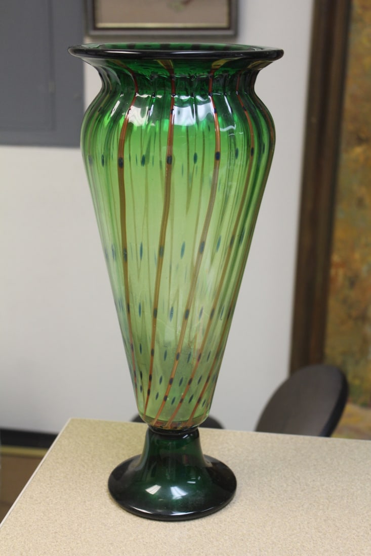 Art Glass Vase: 15 1/2" tall - pretty vase