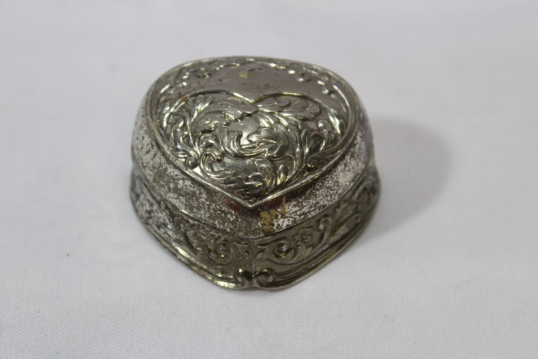 A Heart Shape Metal Trinket Box (1 of 8)