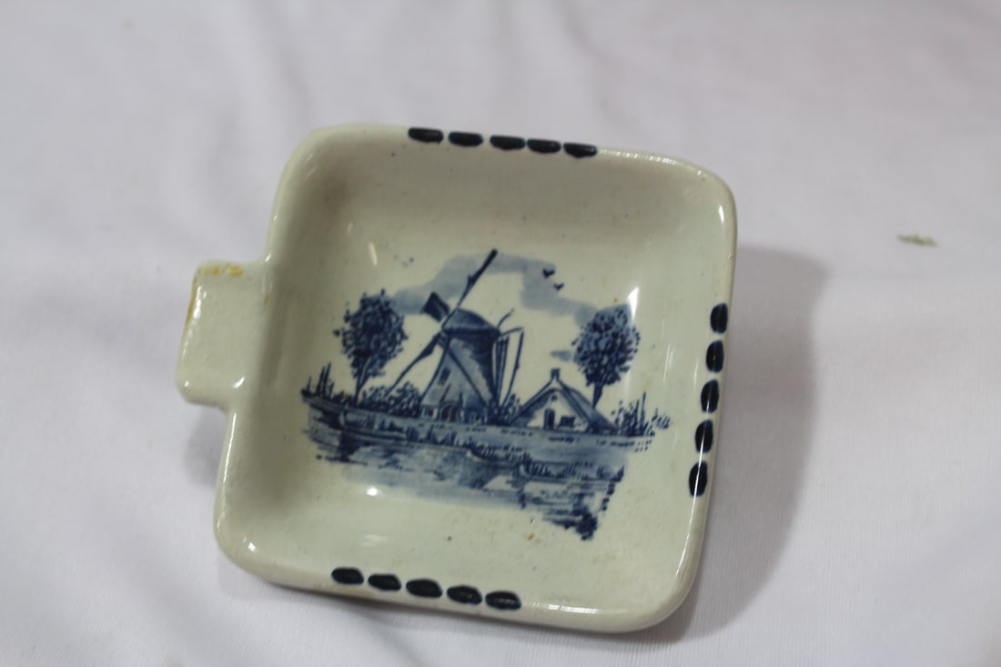 A Delft Ashtray (1 of 5)