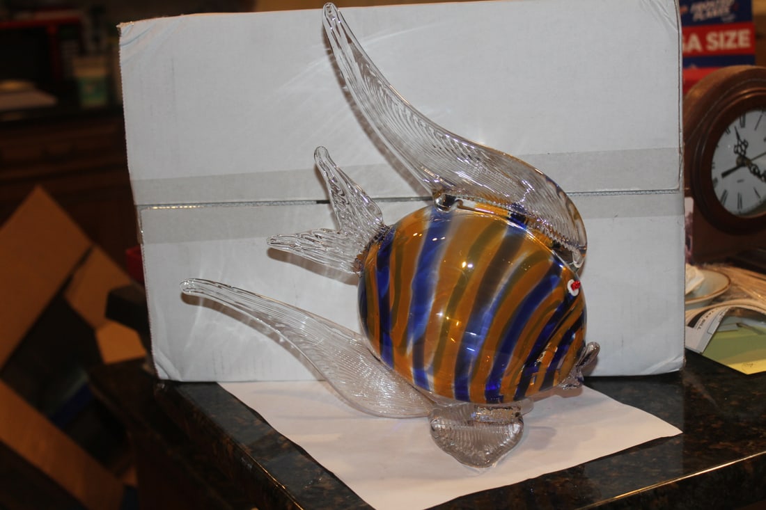 Art glass Angel Fish: large - 10 1/4" wide by 11 1/4" tall