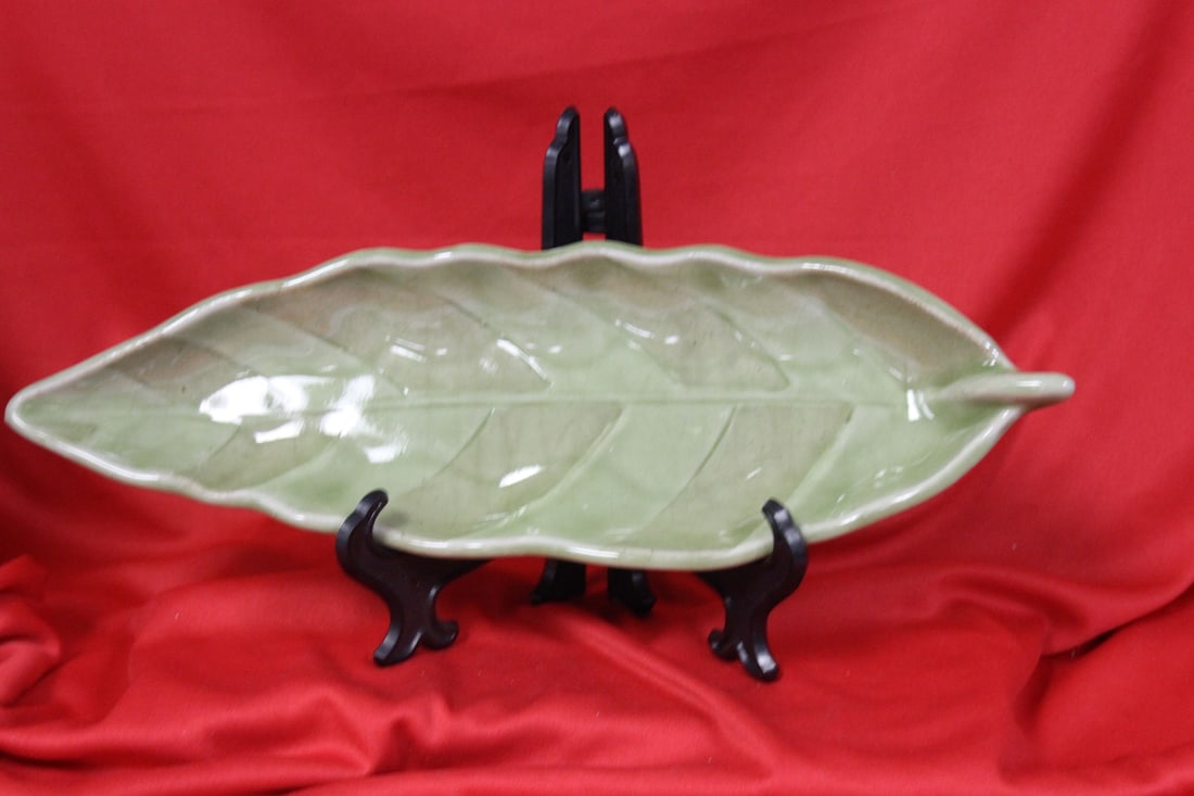 A Pottery Leaf Dish - 2