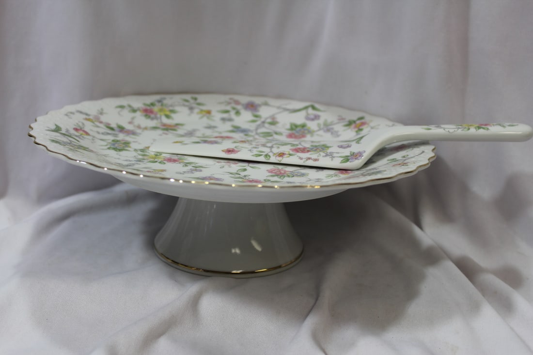 A Ceramic Cake Plate: and spatula - 10 3/8" in diameter