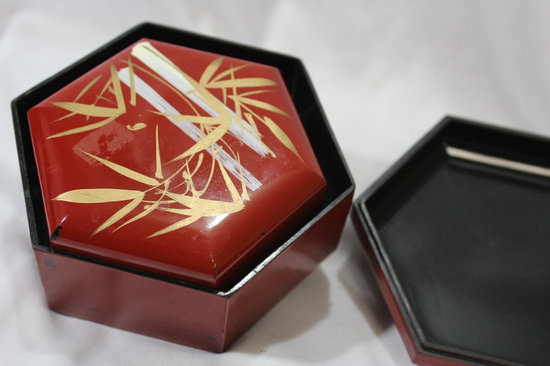 A Japanese Lacquer Stacking Box - 4