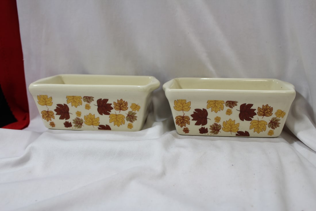 A Pair of Ceramic Planters: 6" across