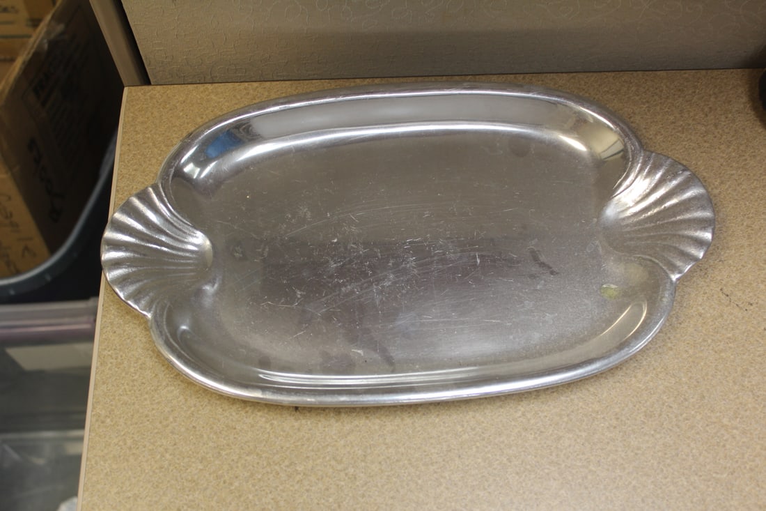 Wilton Aluminum Tray: 14 inches across