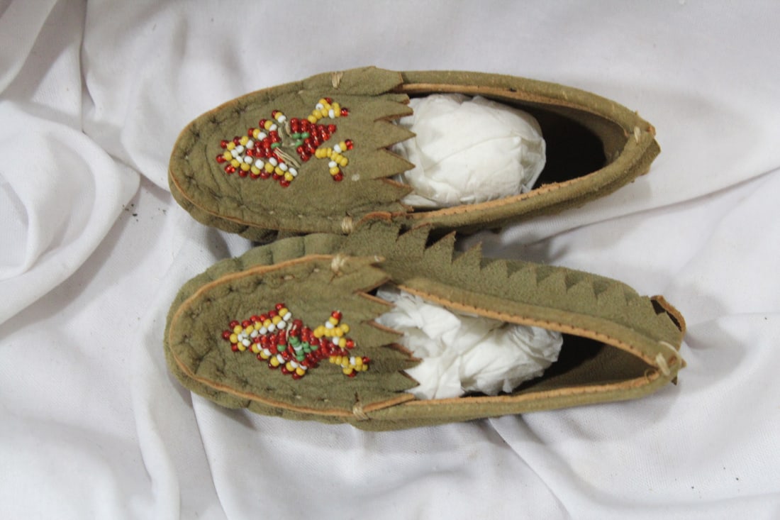 A Beaded Native American Moccasin: 5 inches across