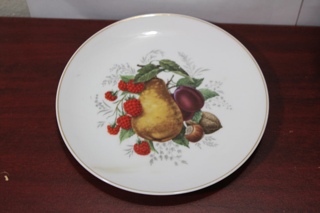 A German Fruit Plate: 7 3/4" in diameter
