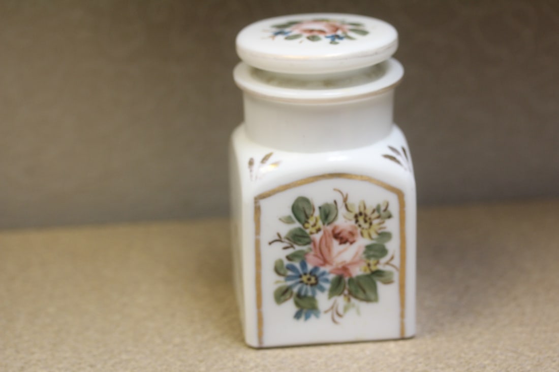 Milk Glass Jar: 4 1/2" tall