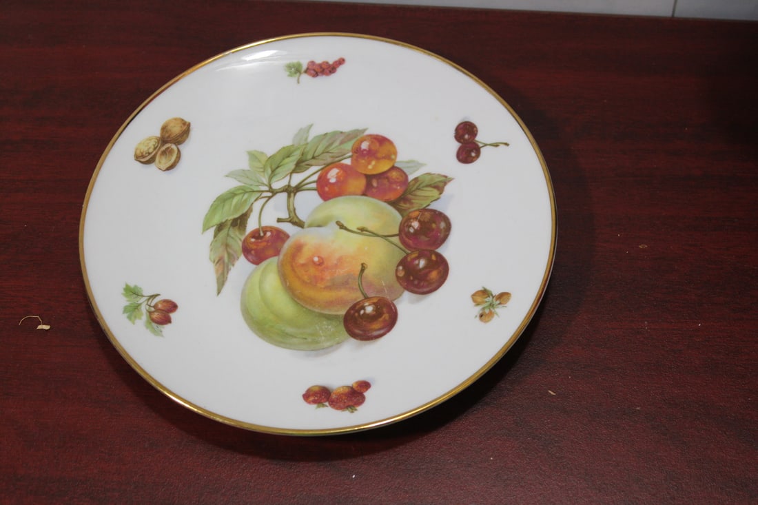 A German Fruit Plate: 7 3/4" in diameter