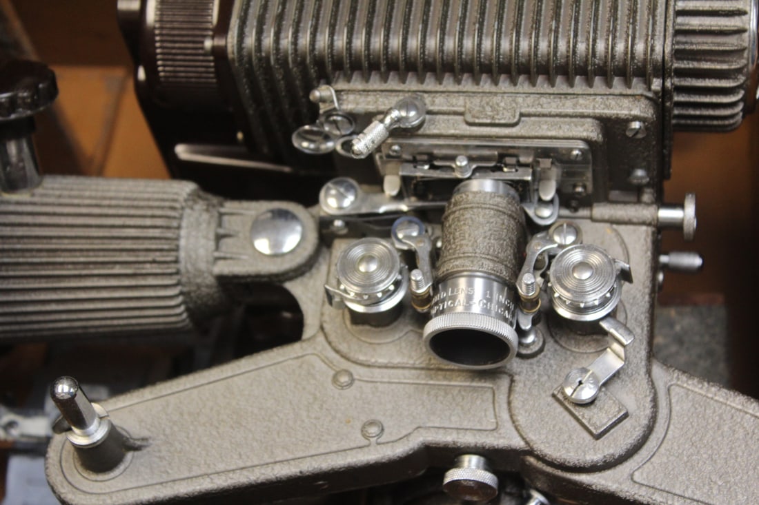 Revere Projector Inside a Case: not tested to see if it works or not - sold as is