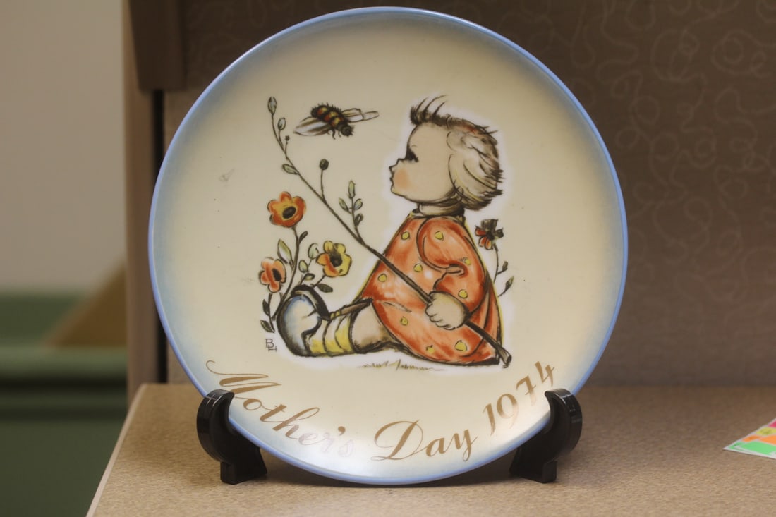 Berta Hummel Collectors Plate (1 of 5)