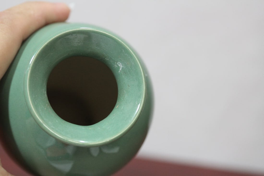 A Green Ceramic Vase - 4