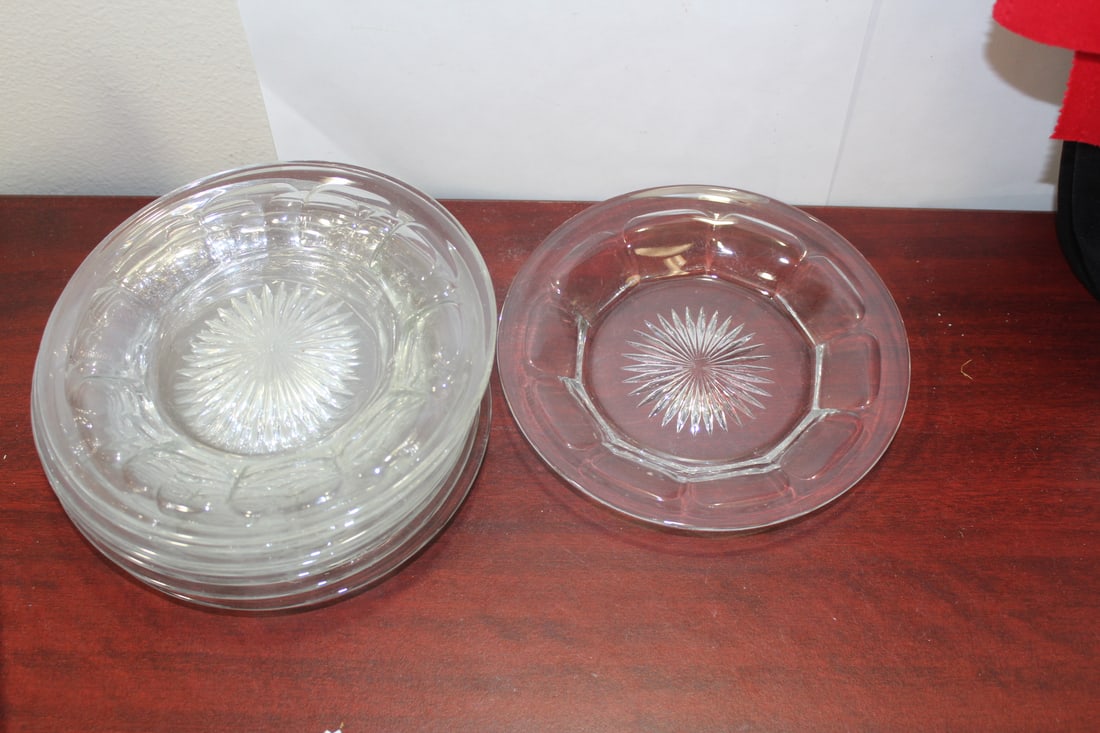 A Set of 8 Heisey Dessert Plates: Kalonyal or Colonial - 7 1/4" in diameter