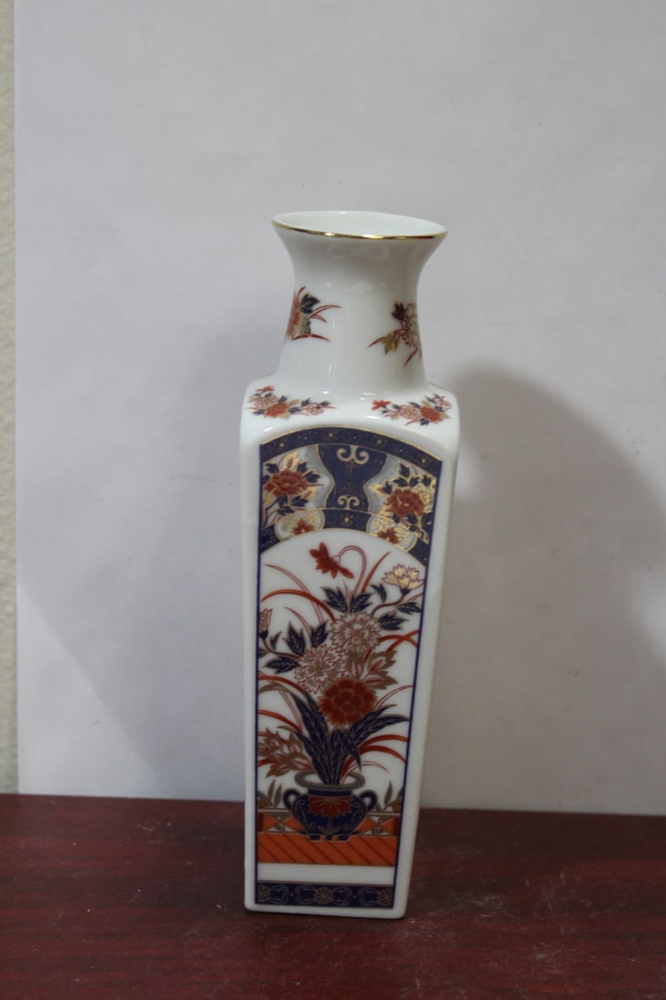 An Oriental Vase (1 of 6)