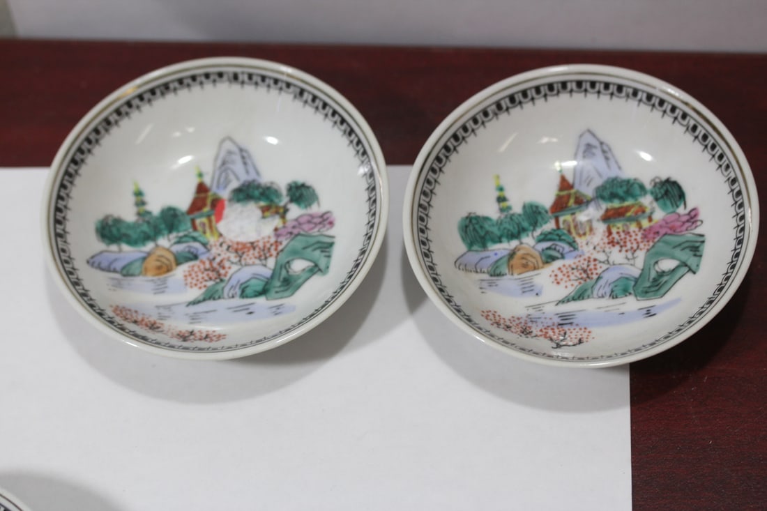 Set of 2 Chinese Saucer/Wall Hanger: 4 inches in diameter