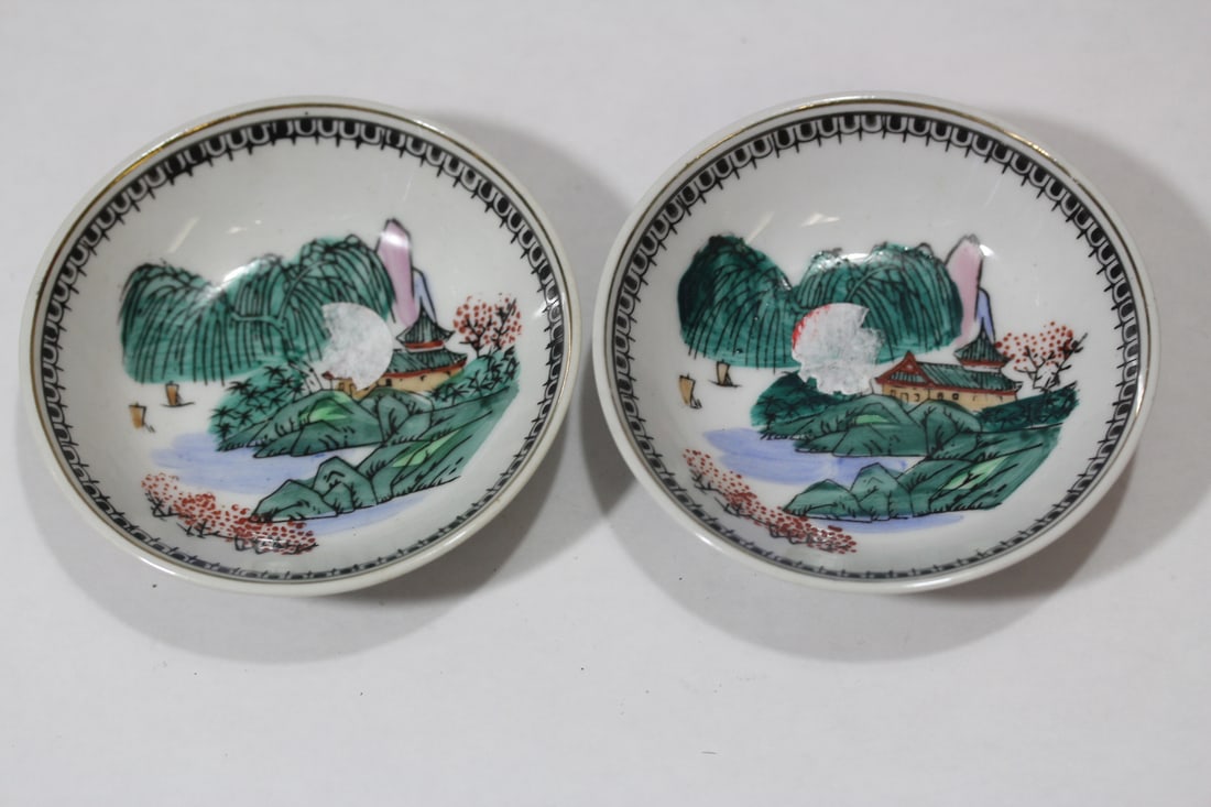 Set of 2 Chinese Saucer/Wall Hanger: 4 inches in diameter